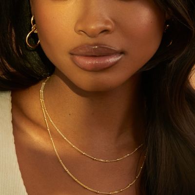 sophisticated gold necklaces