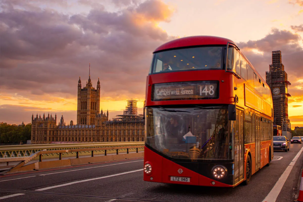 Explore London’s Iconic Scenery With Hop-On, Hop-Off Bus Tour